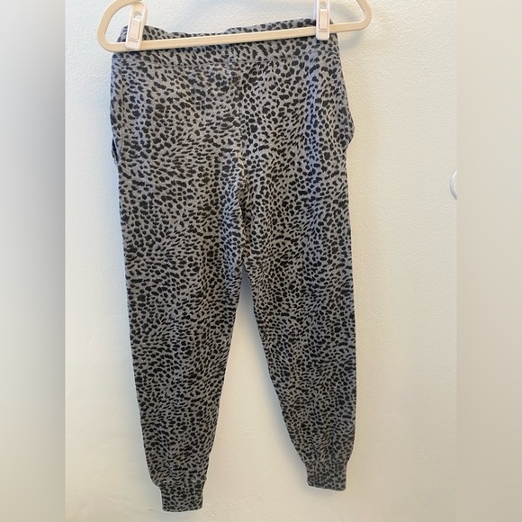 Monrow Leopard Print Joggers NWT - Picture 3 of 3